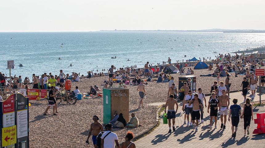 Dünyaca ünlü plajda 'tecavüzcü polis' skandalı! İngiltere bu olayla çalkalanıyor