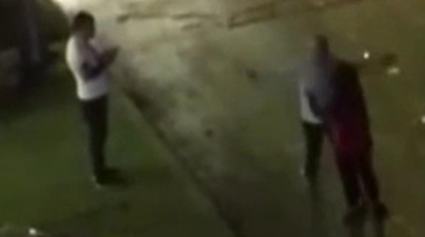 Gece vakti Avcılar'da yaşandı! Kadına defalarca tokat attı