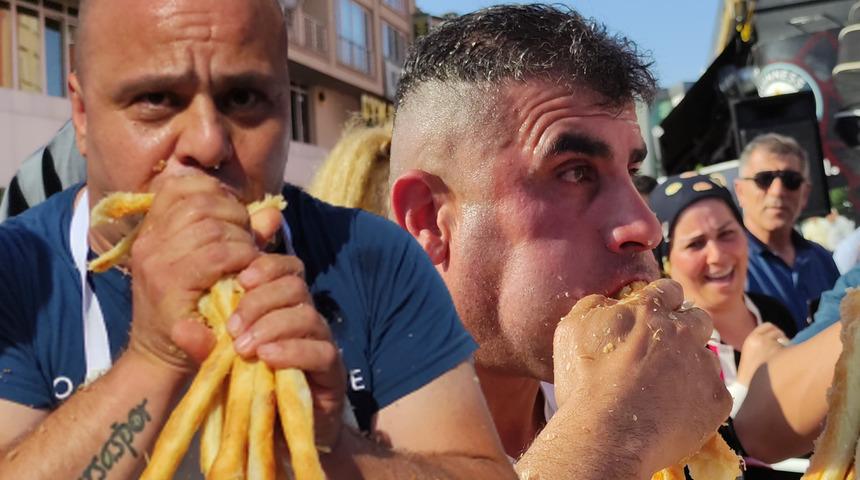 Bursa'da şaşkına çeviren anlar! 3 bin liralık ödül için metrelerce  börek yediler: Hedefim 16 metreydi