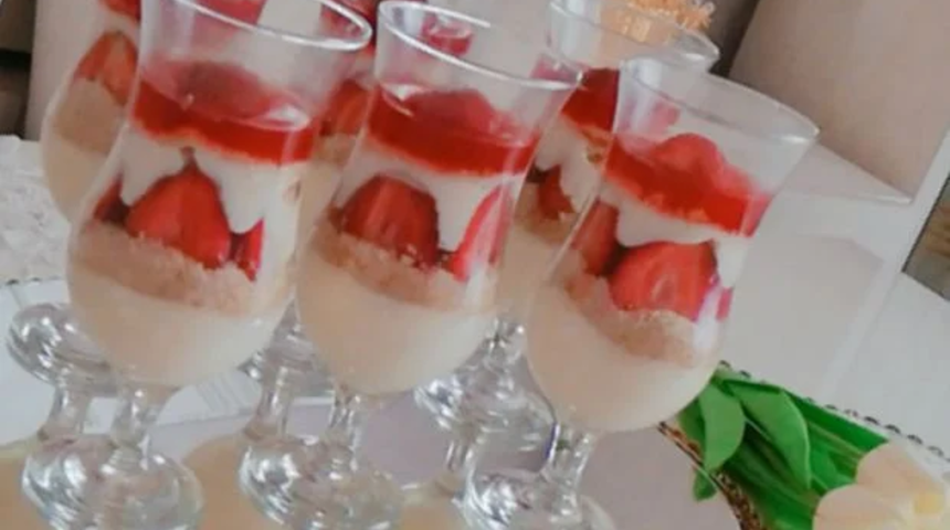 Sıcak havalarda yapılacak en hafif tatlılardan: Çilek jöleli kup tarifi ve malzemeleri! Çilek jöleli kup nasıl yapılır?