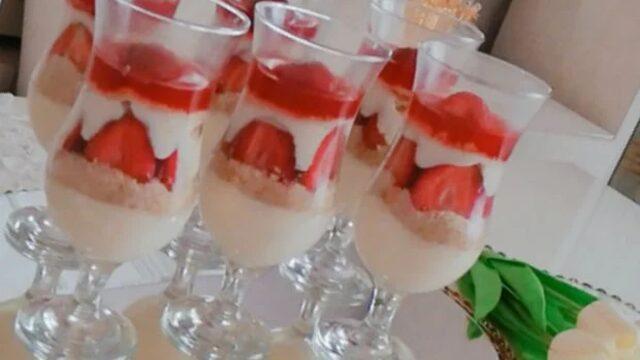 Sıcak havalarda yapılacak en hafif tatlılardan: Çilek jöleli kup tarifi ve malzemeleri! Çilek jöleli kup nasıl yapılır?