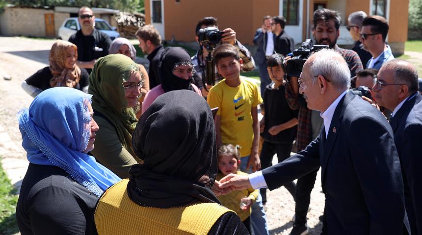 Van'da aile ziyareti yapan Kılıçdaroğlu: 'Açlık yok diyen gelip görsün'