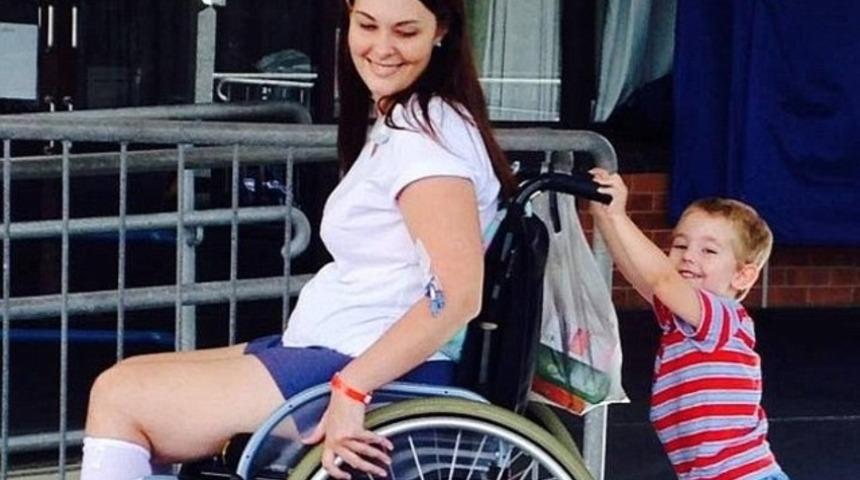 Makyaj fır&ccedil;asıyla fel&ccedil; oldu