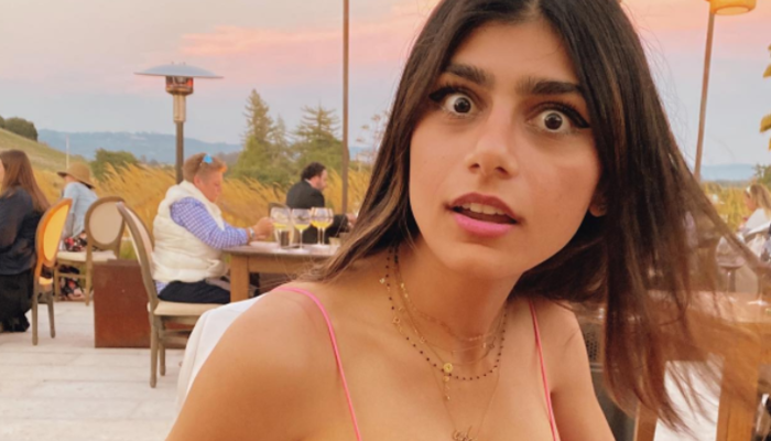 Sosyal medya fenomeni Mia Khalifa, yatağına uzanırken çekilen pozunu paylaştı! Sosyal medyayı salladı