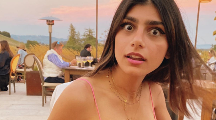 Sosyal medya fenomeni Mia Khalifa, yatağına uzanırken çekilen pozunu paylaştı! Sosyal medyayı salladı