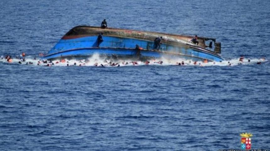 Libya açıklarında '700'e yakın göçmen boğuldu'