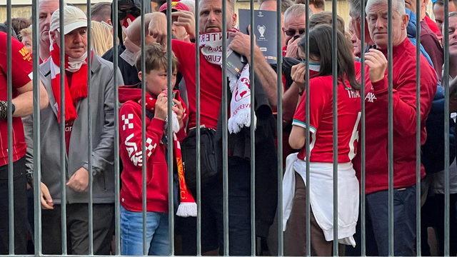 Son dakika: UEFA Şampiyonlar Ligi'nde rezalet! Çocuklara biber gazı sıkıldı...