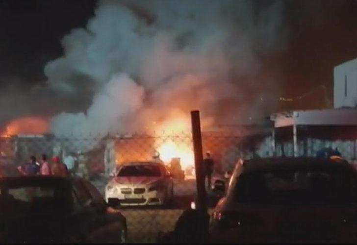 İzmir'de korkutan yangın! Lüks araçları kurtarmak için seferber oldular