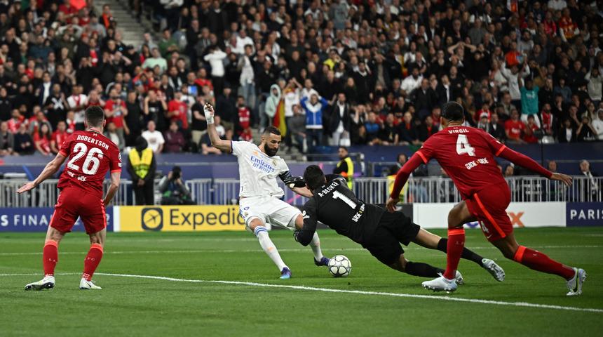 Son dakika: Şampiyonlar Ligi'nde tüm dünya o pozisyona kilitlendi! Gol mü, ofsayt mı?