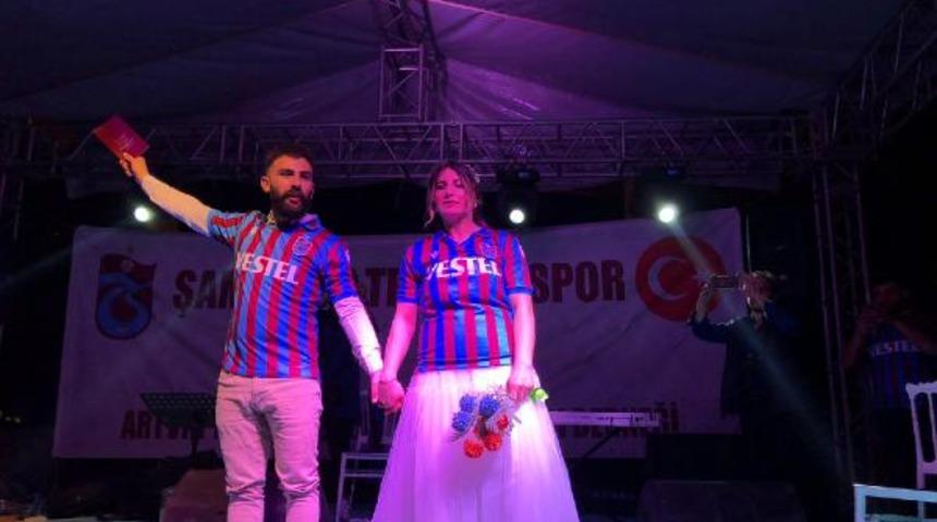 2016'dan beri bekliyorlardı! Trabzonspor şampiyon olunca evlenebildiler