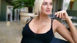 Burak Deniz ile aşk yaşayan Didem Soydan'dan süper mini elbiseli poz