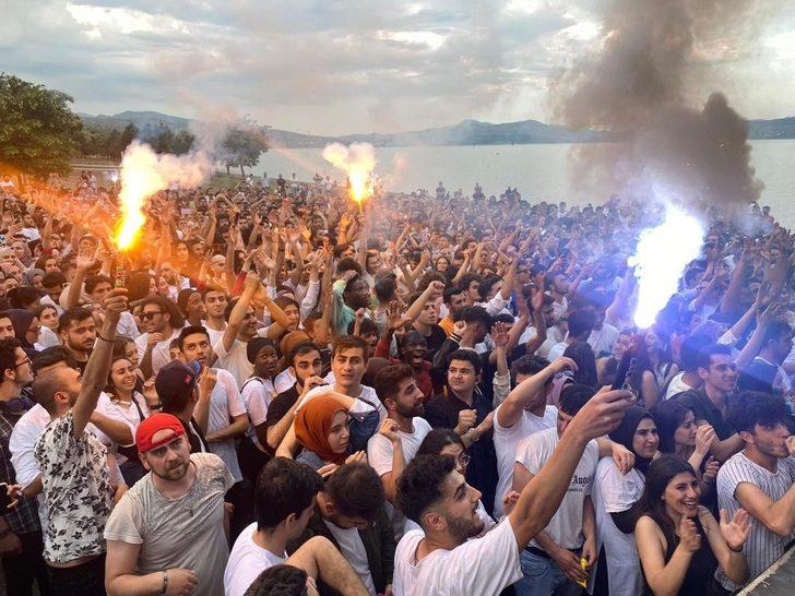 Elazığ'da "renkli" festival! Öğrenciler boya atarak eğlendiler G3