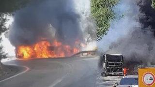 Facianın eşiğinden dönüldü! İçinde yolcu bulunan otobüs alev alev yandı