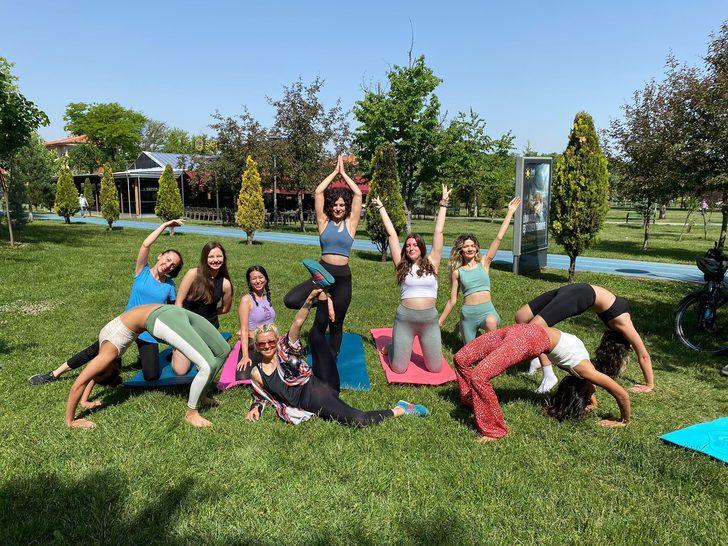 Eskişehir'de tartışma yaratan olay... Parkta yoga yapan kadınları CİMER'e şikayet ettiler! "Siz şaka mısınız?"