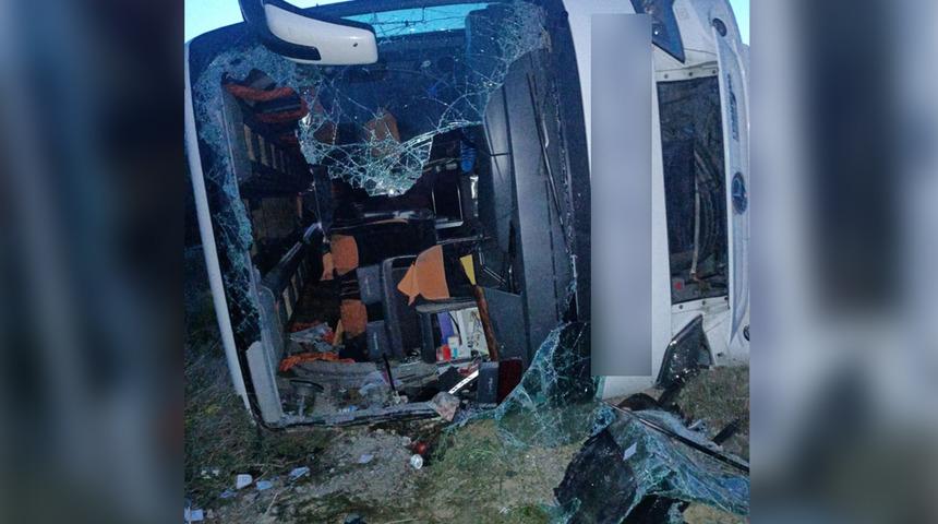 Feci kaza! Yolcu otobüsü şarampole devrildi... 2'si ağır 27 yaralı