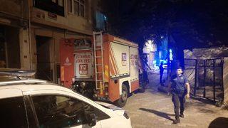 İstanbul Fatih'te korku dolu anlar! 2 katlı ahşap bina çöktü