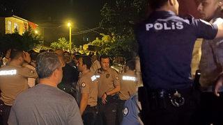 Kimlik yerine silahını gösterdi, gerginlik çıktı! Gözaltına alınanlar arasında uzman çavuşlar da var