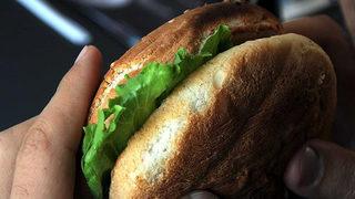 Bu yaz tatil yapmak isteyenlerin tadı kaçacak! Şimdi de 1300 TL'ye satılan hamburger çıktı