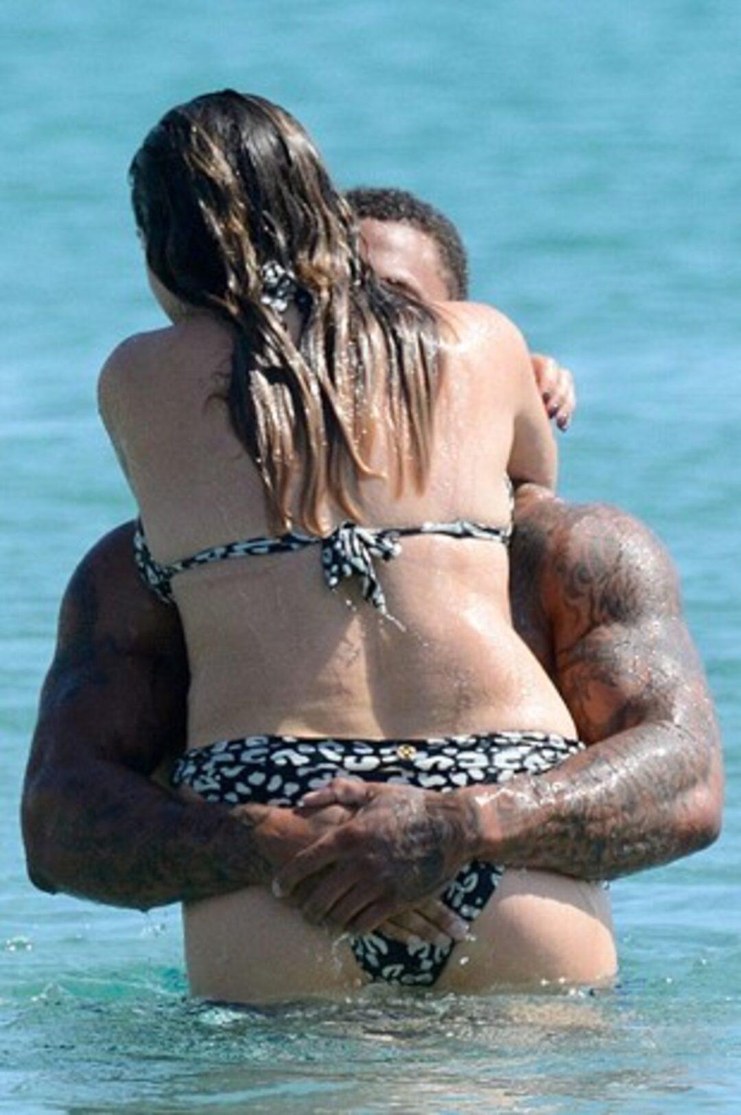 Kelly Brook'un yine çıplak fotoğrafları çıktı! - Magazin Haberleri Kelly Brook'un yine çıplak fotoğrafları çıktı! - Magazin Haberleri
