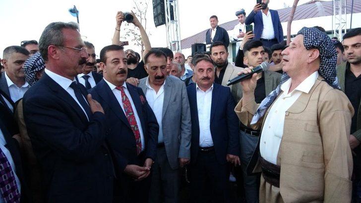 Yok böyle düğün! Gelin ve damadı görenler şaştı kaldı, son yılların en çok takı takılan düğünü...  G3