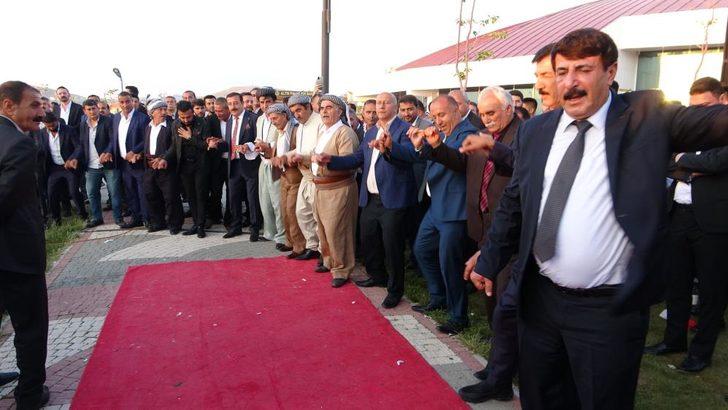 Yok böyle düğün! Gelin ve damadı görenler şaştı kaldı, son yılların en çok takı takılan düğünü...  G4