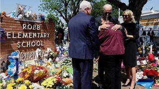 ABD'de ilkokulda saldırı: Biden çifti aileleri ziyaret etti, halk silah kontrolü için harekete geçilmesini istedi