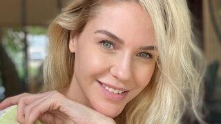 Emine Ün deniz kenarından mayolu fotoğrafını paylaştı! Yorum yağdı