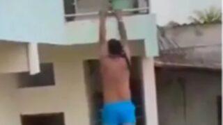 Cinsel ilişkiye girdiği kadının kocasına yakalanmamak için metrelerce yüksekten atladı! Sosyal medyada viral oldu