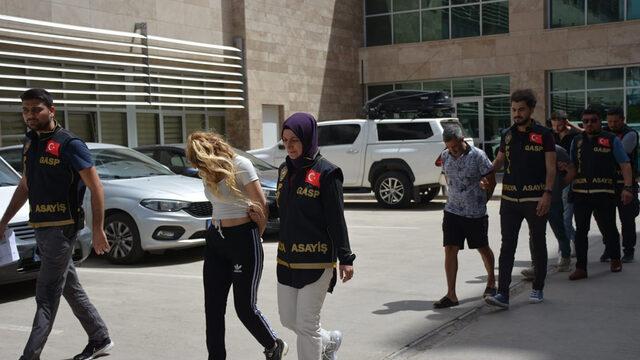 Escort olarak gittiği yerlerde ortalığı birbirine katıyordu! Planı ortaya çıktı: 3 kişiyle işbirliği yapıyormuş