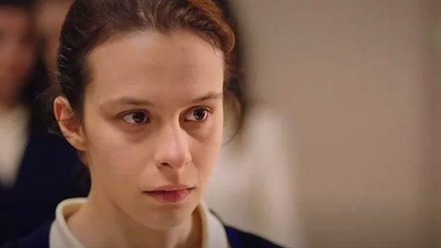 Masumlar Apartmanı'nın Neriman'ı Gizem Katmer sütyensiz pozunu paylaştı