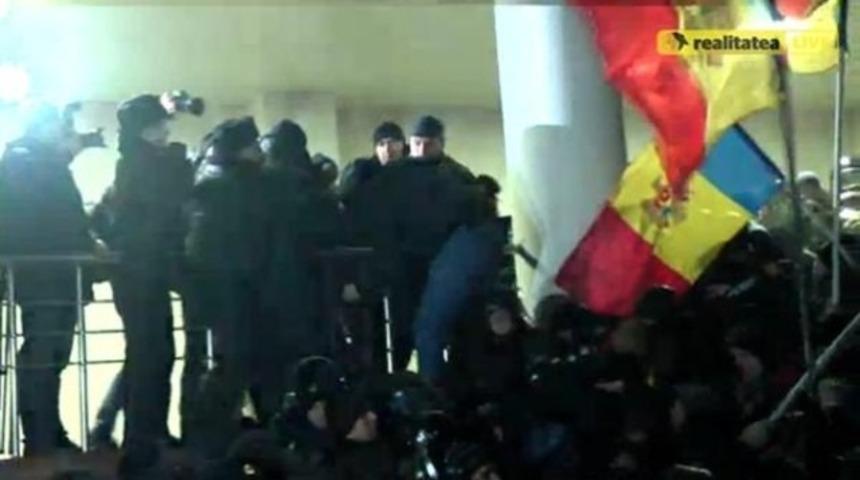 Moldova'da parlamento baskını