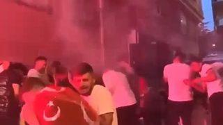 Asker eğlencesinde korkutan olay! Yakılan meşale böyle patladı