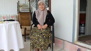 Başıboş köpeklerin saldırdığı yaşlı kadın ölümden döndü! 'Paramparça edeceklerdi'