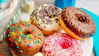 Evde donut nasıl yapılır? Çikolatalı ve süslemeli en pratik donut tarifi ve malzemeleri!