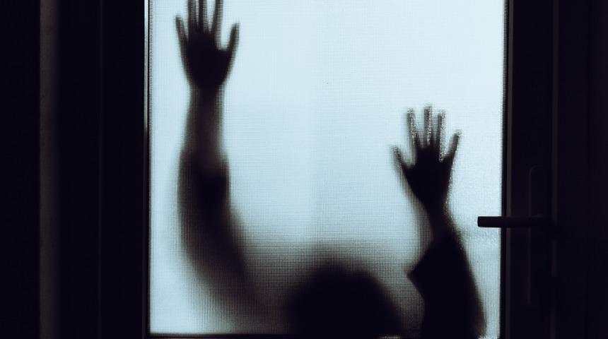 Kıskançlığın böylesi! 5 erkeği metresine tecavüz etmeye zorladı