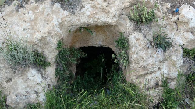 Malatya'da isyan ettiren görüntü! Ne yağmur ne de fırtına yıkamadı, defineciler delik deşik etti