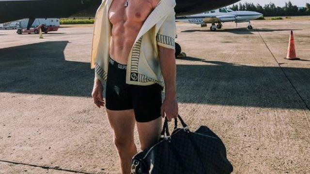 Sosyal medya fenomenin köpeği cinsel organını ısırdı! O anlar sosyal medyada viral oldu