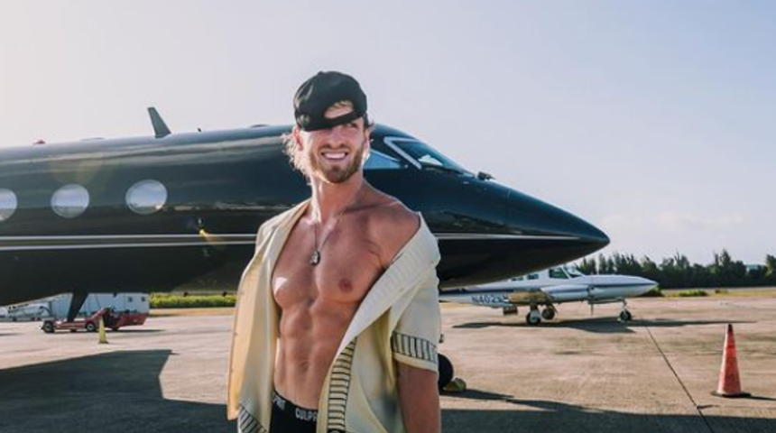 Sosyal medya fenomenin köpeği cinsel organını ısırdı! O anlar sosyal medyada viral oldu