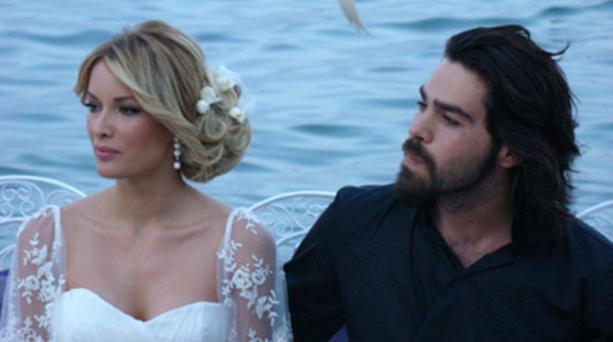 Gazetecilere Saldırdı