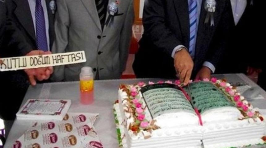Kur'an-ı Kerim şeklindeki pastaya soruşturma