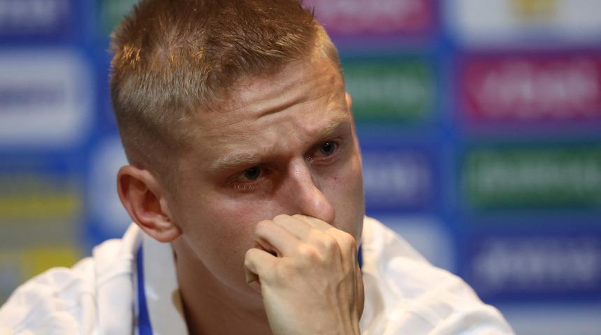 Son dakika: Dünyaca ünlü yıldız Oleksandr Zinchenko, basın toplantısında gözyaşlarına boğuldu! O anlar...