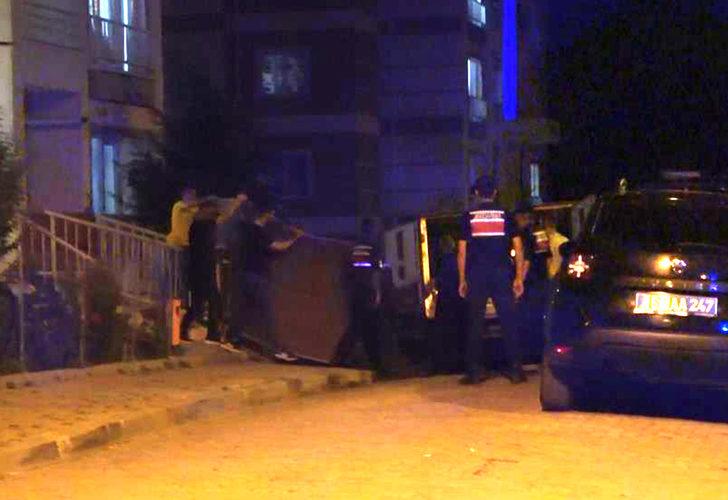 Bursa'da dehşet! Psikolojik sorunları olan baba iki oğlunu bıçakladıktan sonra kendini astı
