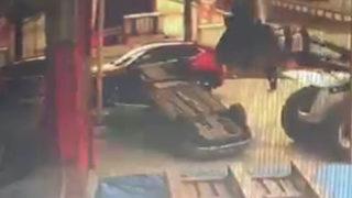 Ordu'da akılalmaz olay! Kepçeyle arabayı kovaladı, içinde insan varken ters çevirip sürükledi