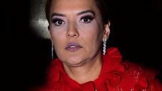 Demet Akalın isyan etti! 'Dün de havalimanında arkadaşımın poposunu çekip...'