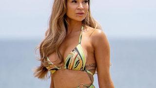 Love Island yıldızı AJ Bunker tatil pozlarıyla şaşkına çevirdi 