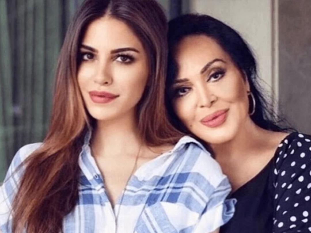 T&uuml;rkan Şoray'ın kızı Yağmur &Uuml;nal&rsquo;ın cesur pozlarıyla nefes kesti! 'Annesinin kızı'