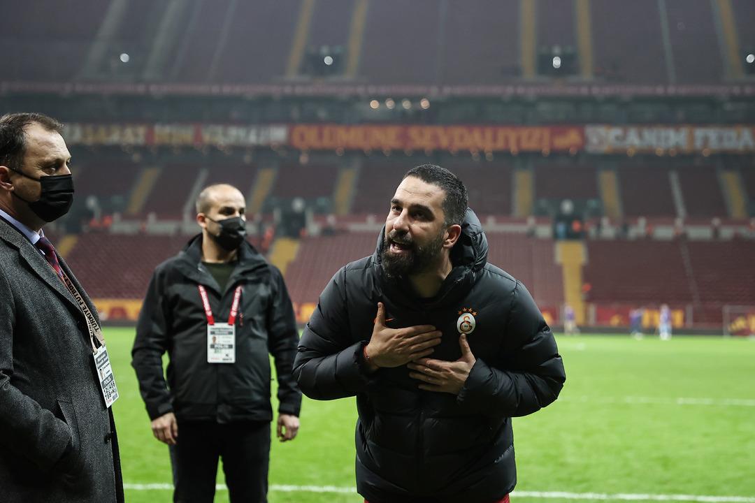Son dakika: Galatasaray'da b&uuml;y&uuml;k temizlik! 8 futbolcu ile yollar ayrıldı...