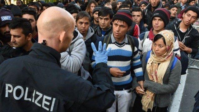 'Polis gerekirse sığınmacılara ateş açmalı'