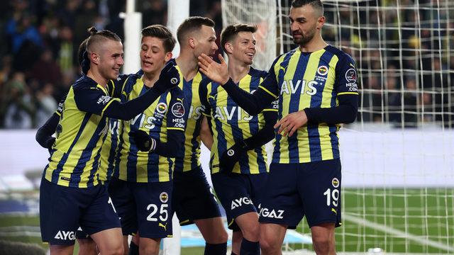Son dakika: Fenerbahçe'nin Dinamo Kiev maçı kamp kadrosunda sürpriz! Yıldız isim kafileye dahil edilmedi...