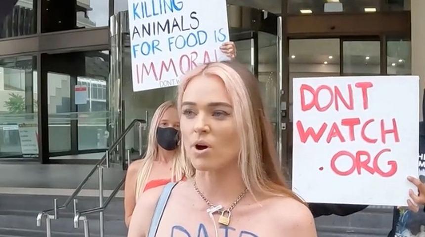 Çıplak protestolarıyla tanınıyordu! Ölüm ve tecavüz tehditleri alıyor